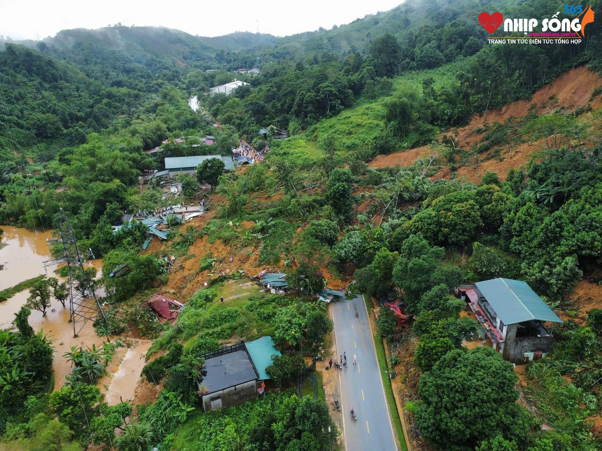 Mưa lớn, sạt lở gây thiệt hại tại huyện Bắc Quang. Ảnh: Công an Hà Giang