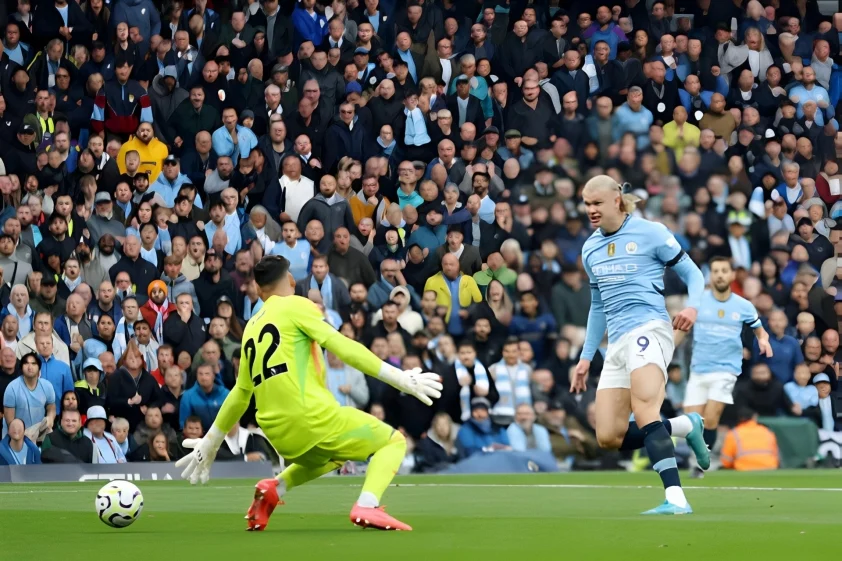 Haaland mở tỷ số cho Man City (Ảnh: Getty).