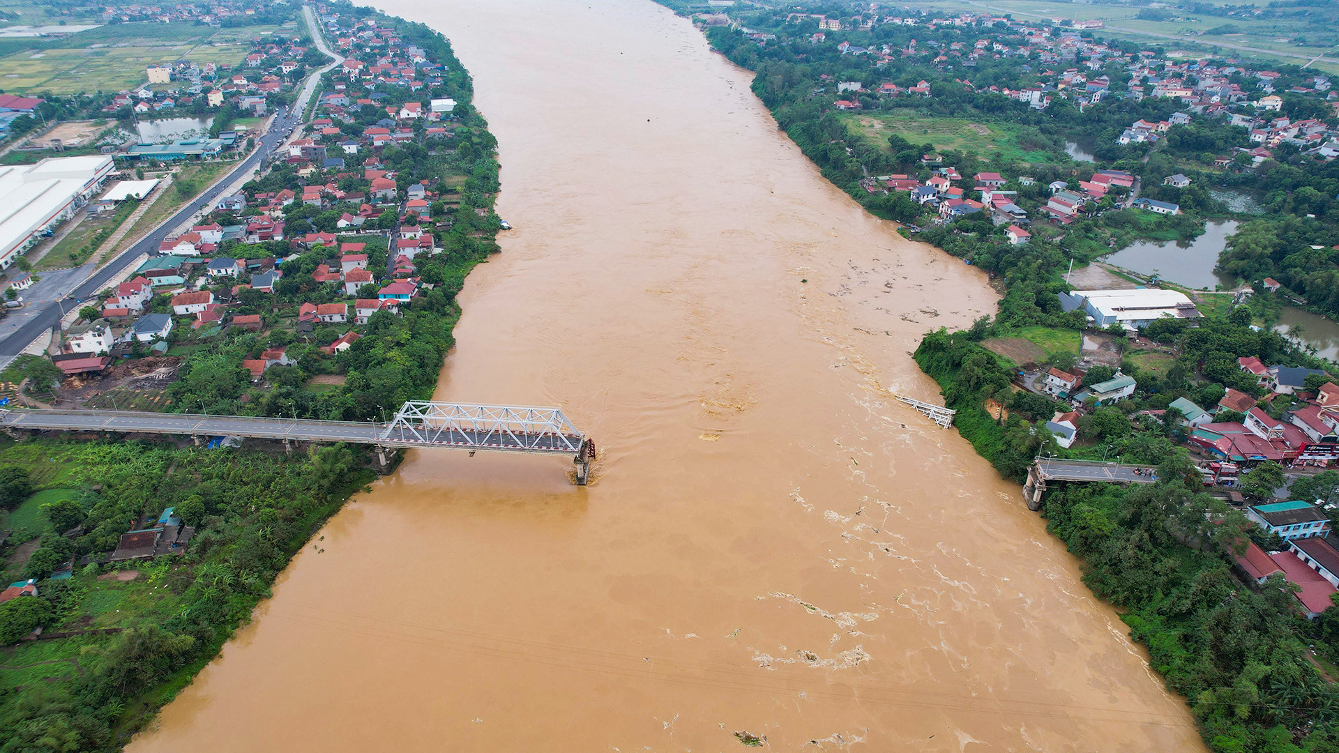 Cầu phong châu cũ bị sập