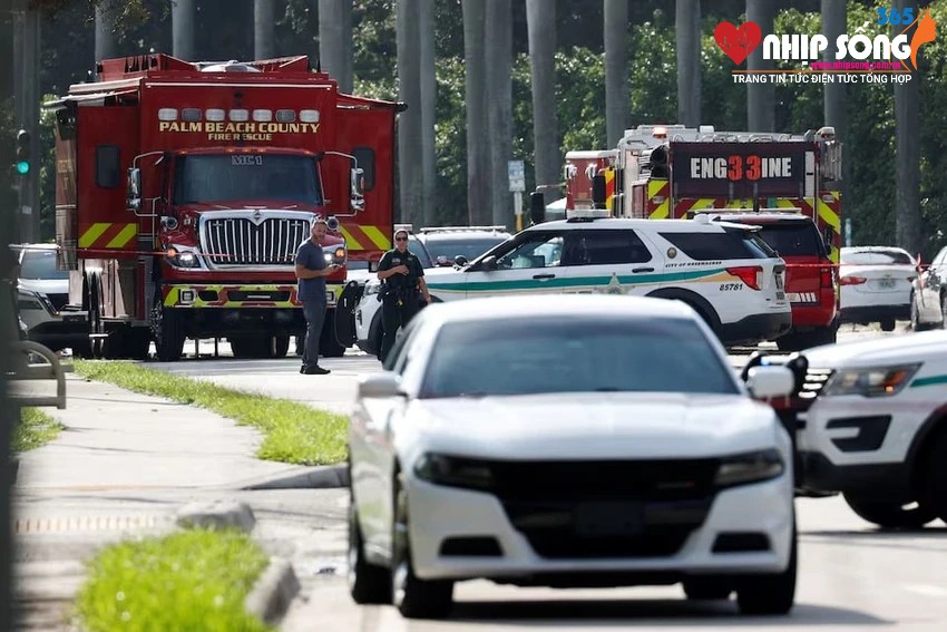 Các nhân viên thực thi pháp luật làm việc bên ngoài sân golf của cựu Tổng thống Mỹ Donald Trump tại TP West Palm Beach, bang Florida (Mỹ) ngày 15-9 sau khi ông Trump bị ám sát hụt lần hai. Ảnh: REUTERS