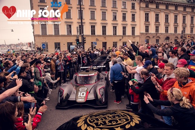 jon olsson arrives in stockholm oskar bakke 17262144628171116294893 1