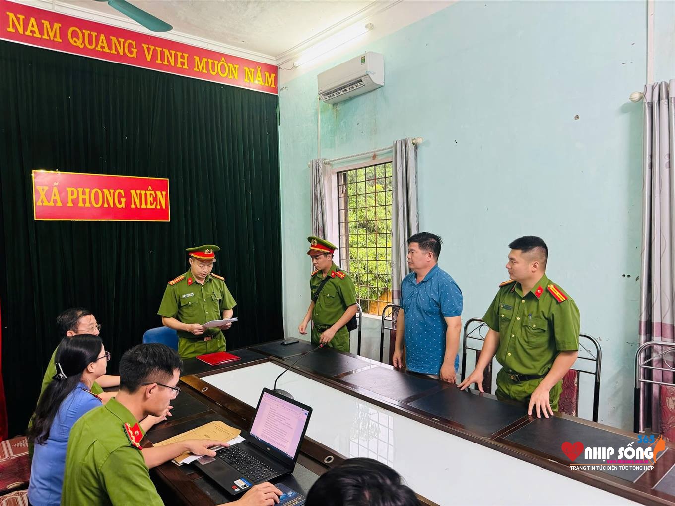 Cơ quan CSĐT Công an tỉnh đọc lệnh bắt Phạm Viết Hưng