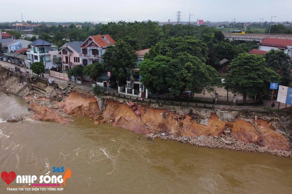 Vị trí sạt lở thuộc Tổ 1 phố Phong Châu, TP Việt Trì, Phú Thọ đã sát khu vực nhà người dân