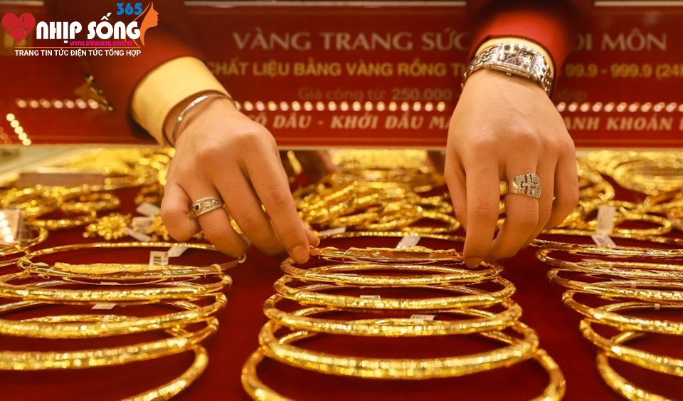 Giá vàng thế giới có lúc lên tới 2.634 USD/ounce