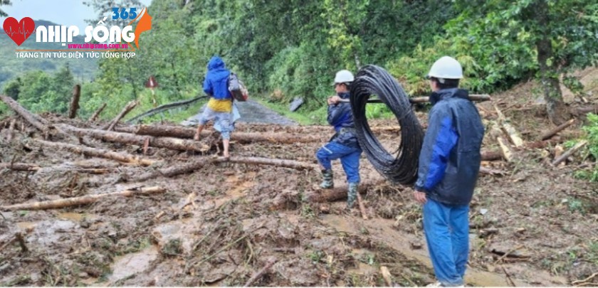 Hành trình "ăn gió, ăn sương, ngủ ngoài đường" đi bộ hơn 60Km của NVKT