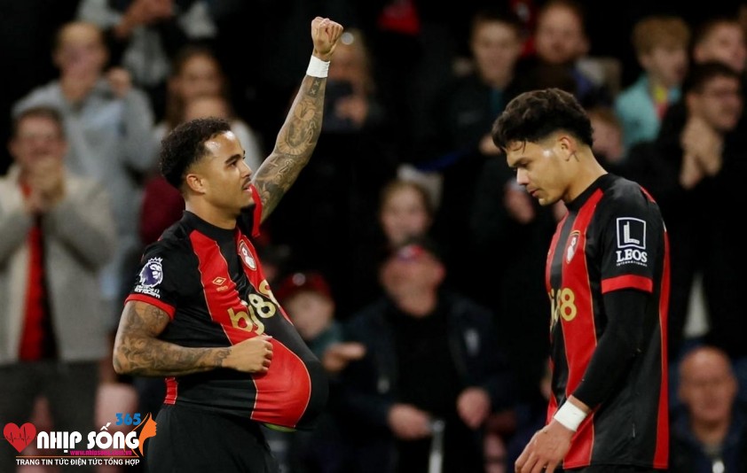 Bournemouth vươn lên thứ 10 trên BXH Premier League, xếp trên Manchester United.