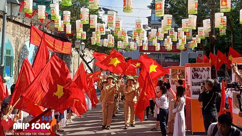 Nhiều hoạt động văn hóa, nghệ thuật, triển lãm cũng được tổ chức vào dịp này. 