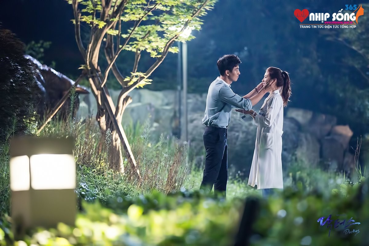 Park Shin Hye và Kim Rae Won hợp tác với nhau trong phim "Chuyện tình bác sĩ".