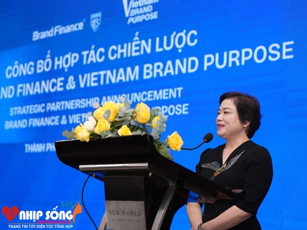 Bà Trần Tuệ Tri, đồng sáng lập và cố vấn cấp cao Vietnam Brand Purpose phát biểu tại chương trình