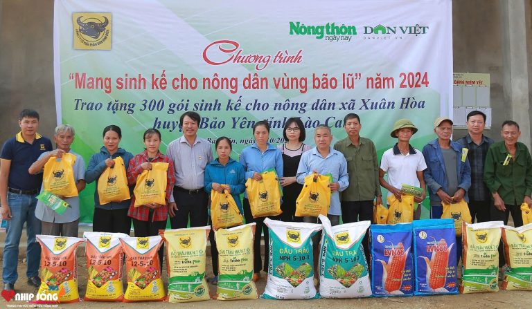 Chương trình "Mang sinh kế cho nông dân vùng lũ" được tổ chức tại huyện Bảo Yên.