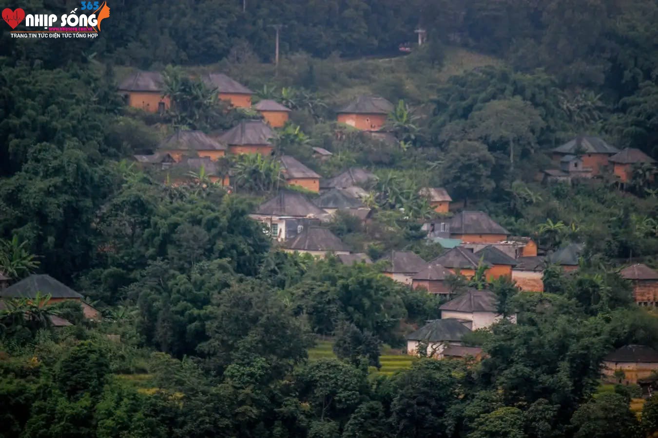 Bản làng khi nhìn từ xa