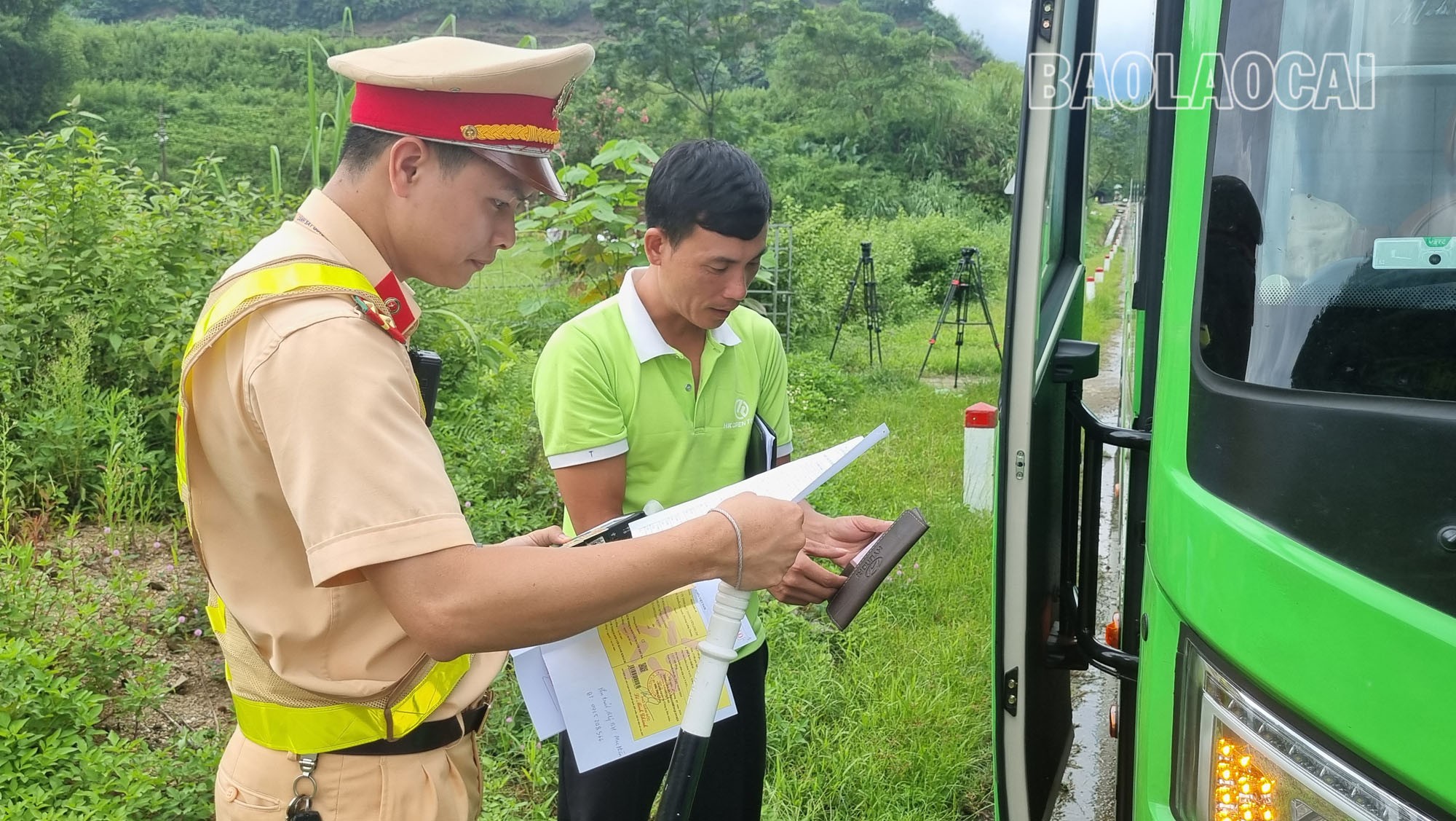 Giải thưởng "Vô lăng vàng" tôn vinh các lái xe, các đơn vị kinh doanh vận tải có nhiều đóng góp trong công tác đảm bảo trật tự, an toàn giao thông, giúp đỡ nạn nhân tai nạn giao thông…