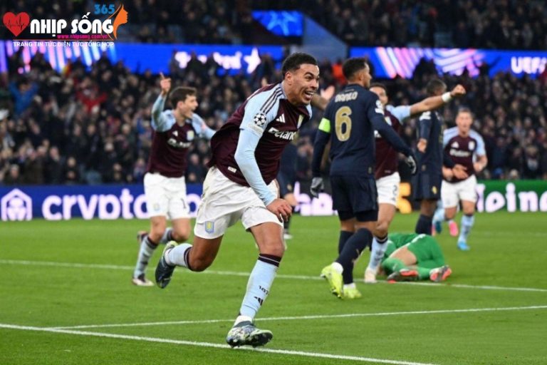 Aston Villa nỗ lực ghi bàn nhưng không thành công. Ảnh: Getty