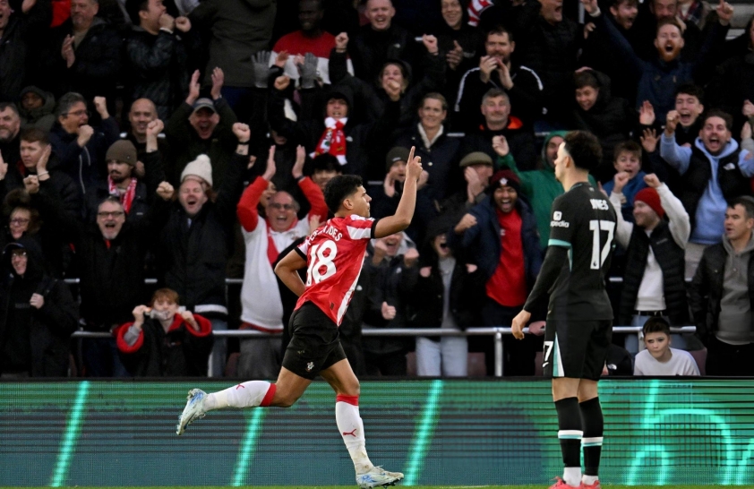 Southampton bất ngờ vượt lên dẫn trước (Ảnh: Getty).