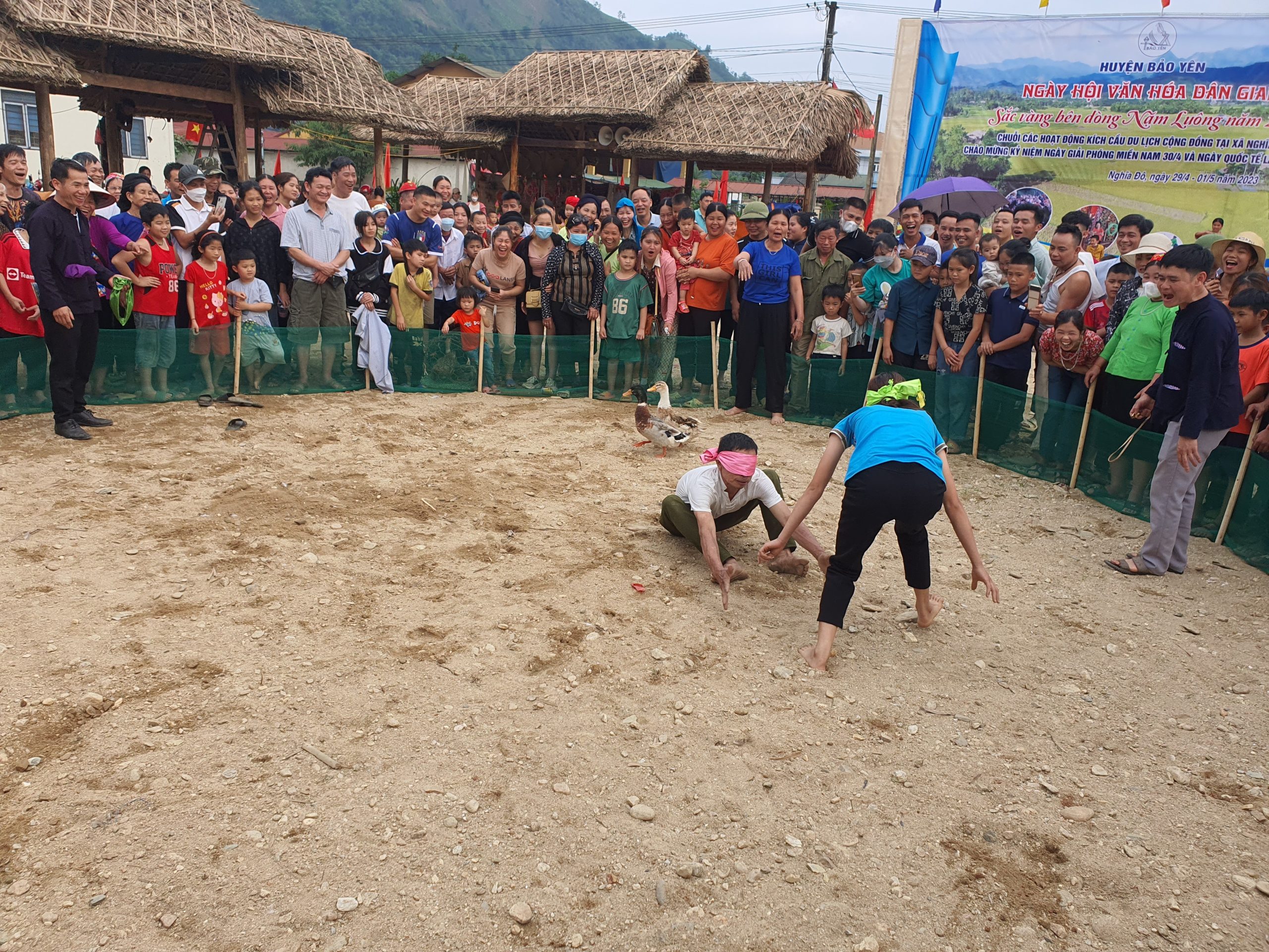 Các trò chơi dân gian luôn thu hút sự quan tâm của du khách khi đến Nghĩa Đô,