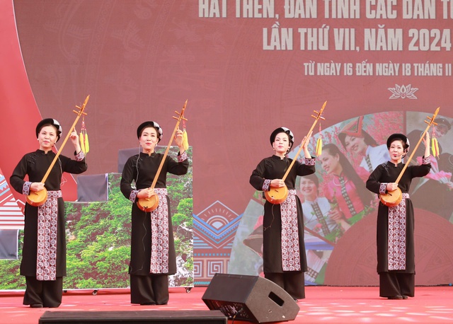 Liên hoan nghệ thuật hát Then, đàn Tính các dân tộc Tày, Nùng, Thái thêm một cơ hội nối dài để tiếng hát Then - tiếng đàn Tính tiếp tục được trao truyền và ngân vang