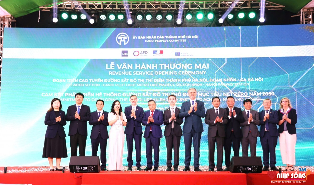 Lãnh đạo Thành phố cùng các đại biểu quốc tế tham gia Lễ vận hành thương mại đoạn trên cao tuyến đường sắt đô thị thí điểm thành phố Hà Nội, đoạn Nhổn - Ga Hà Nội.