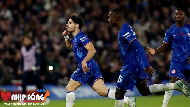 Chelsea đang xếp thứ 3 ở Ngoại hạng Anh mùa này.