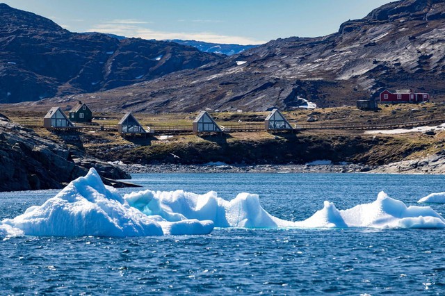 Vào mùa hè, mặt trời không lặn ở Ilimanaq, Greenland. Ảnh: AFP