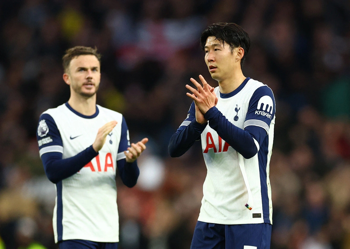 Son Heung Min (phải) có ngày thi đấu mờ nhạt - Ảnh: REUTERS