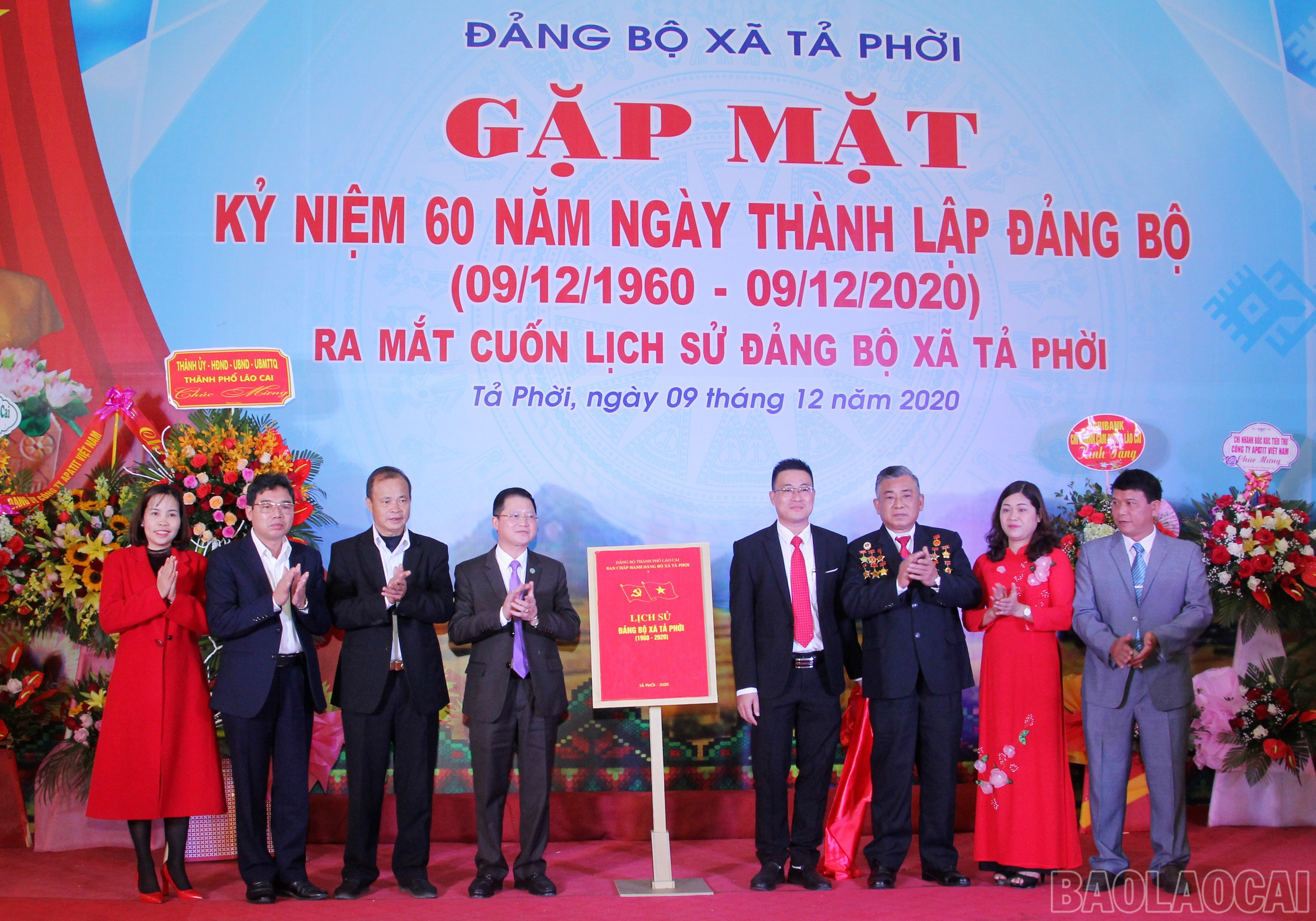 Đảng bộ xã Tả Phời hiện có 282 đảng viên, sinh hoạt tại 25 chi bộ trực thuộc, bao gồm 18 chi bộ thôn, 4 chi bộ trường học, 1 chi bộ công an, 1 chi bộ quân sự và 1 chi bộ trạm y tế. Hệ thống chính trị ngày càng vững mạnh, đáp ứng yêu cầu lãnh đạo và chỉ đạo, đảm bảo thực hiện thắng lợi các nhiệm vụ chính trị.( Ảnh Báo Lào Cai ) 