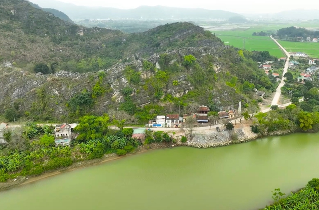 Đền Chầu Đệ Tứ (Đền Cây Thị nhìn từ trên cao)- ảnh báo Thanh Hóa