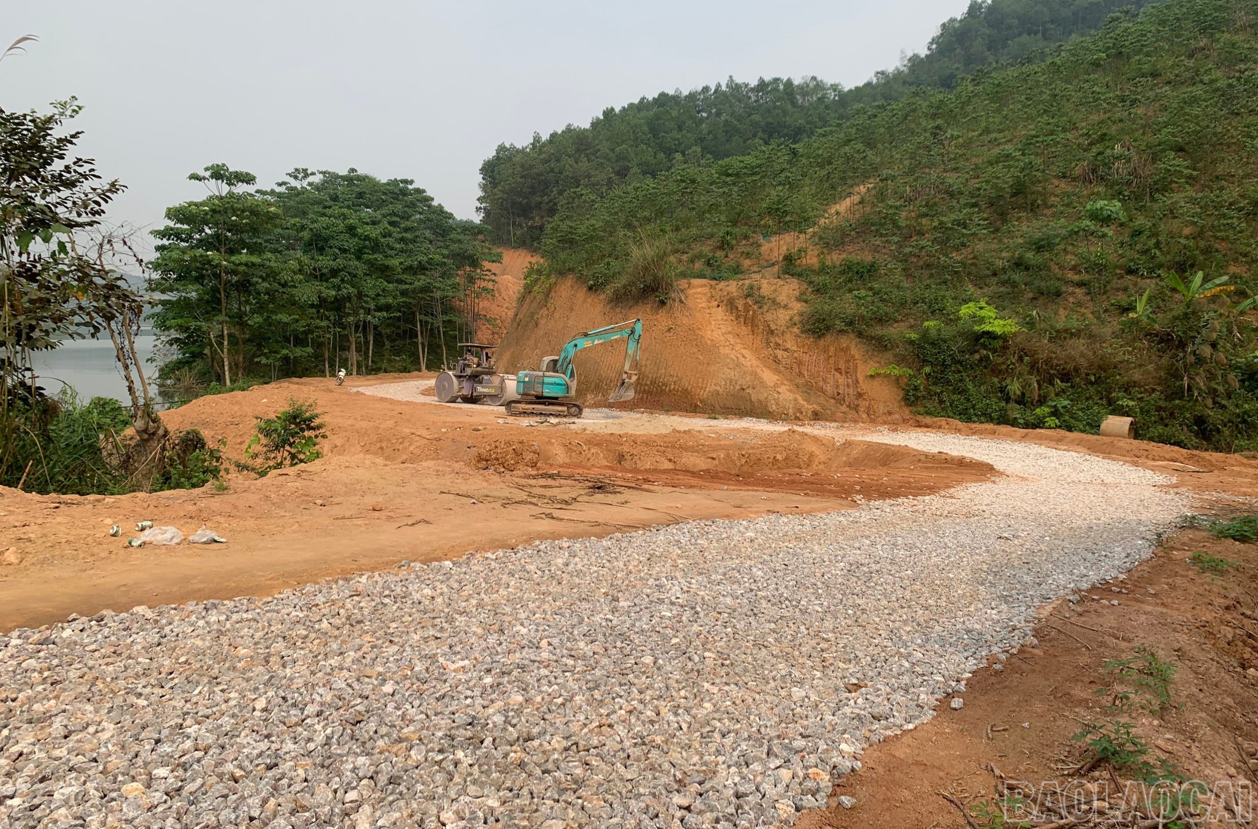 Công tác giải phóng mặt bằng gặp nhiều khó khăn, ảnh hưởng đến tiến độ triển khai các dự án (Ảnh Báo Lào Cai)