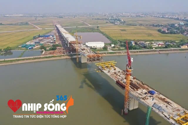 Cầu Tam Tòa trước khi hợp long