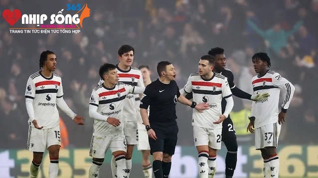 MU vừa thua 0-2 trên sân của Wolves.