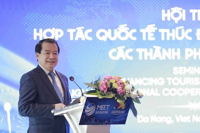 Phó Cục trưởng Cục Du lịch Quốc gia Việt Nam Hà Văn Siêu phát biểu tại hội thảo.