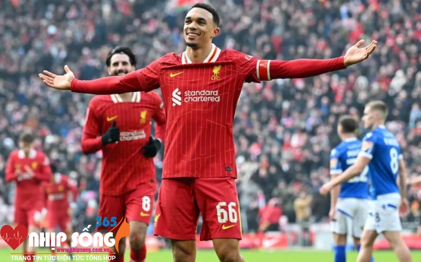 Trent Alexander-Arnold ghi siêu phẩm trong ngày đeo băng đội trưởng Liverpool.