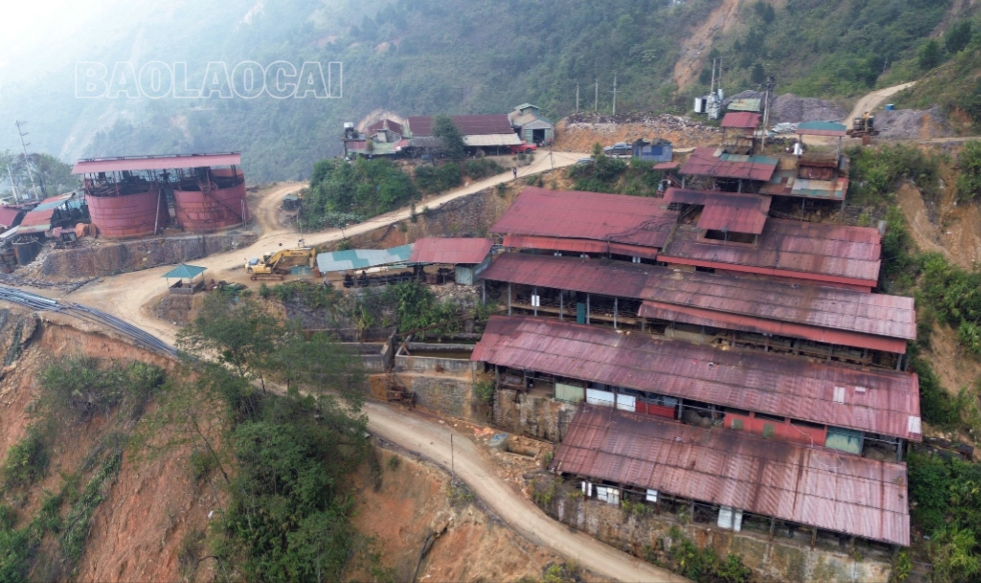 Khu vực nghiền và tuyển quặng của Công ty Cổ phần Nhẫn tại mỏ vàng Sa Phìn. (Ảnh Báo Lào Cai)