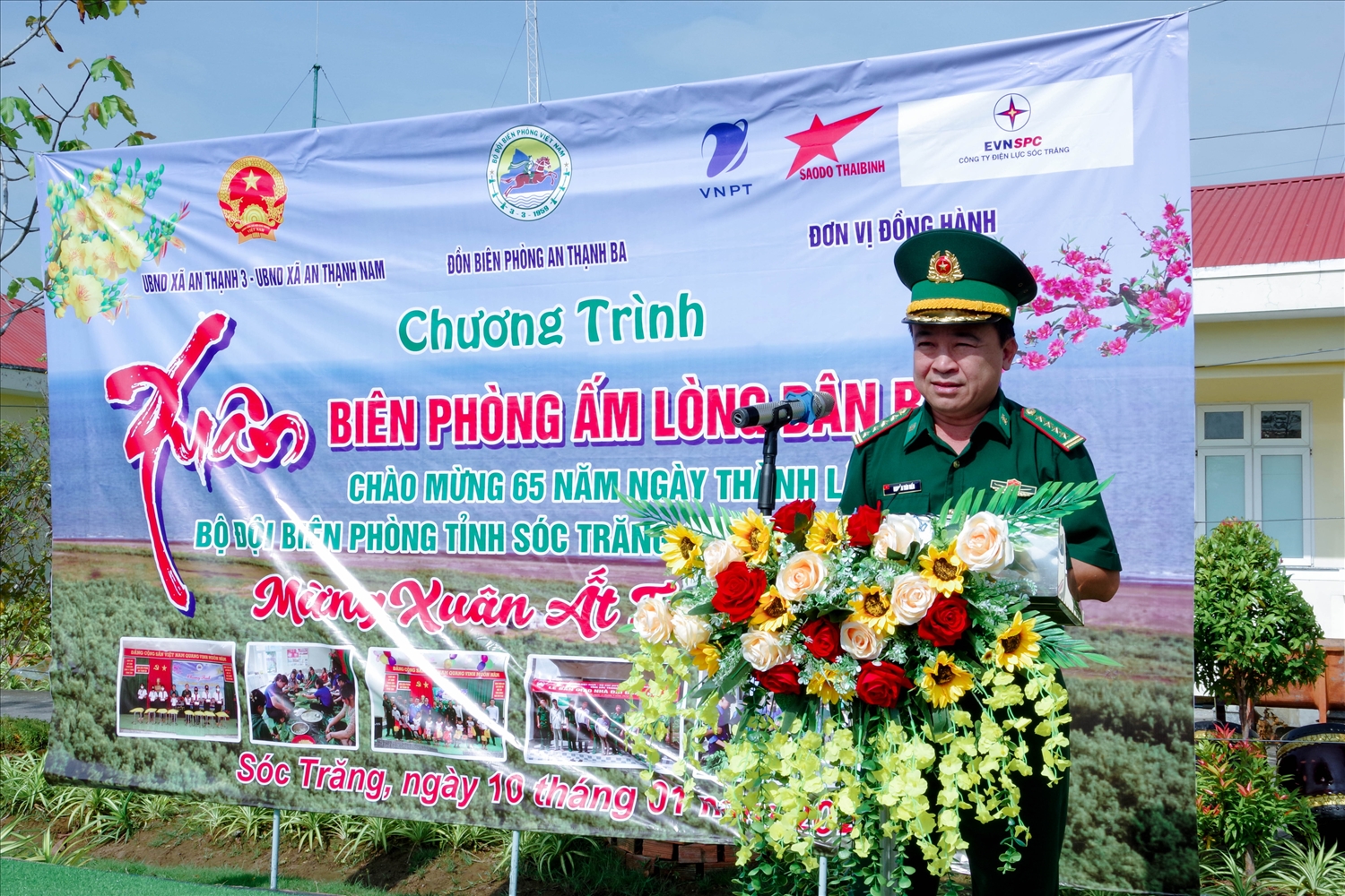 Đại tá Nguyễn Trìu Mến, Chính ủy Bộ đội Biên phòng tỉnh phát biểu tại chương trình