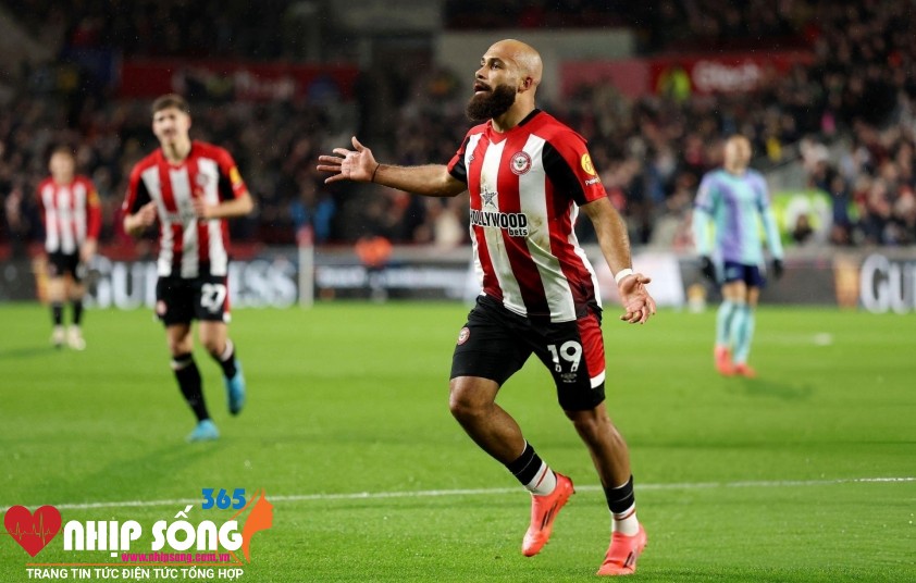 Bryan Mbeumo bất ngờ giúp Brentford mở tỷ số.