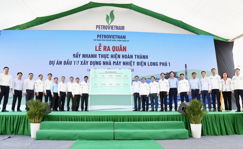 Lãnh đạo các đơn vị trong Tập đoàn Petrovietnam ký giao ước thi đua hoàn thành dự án