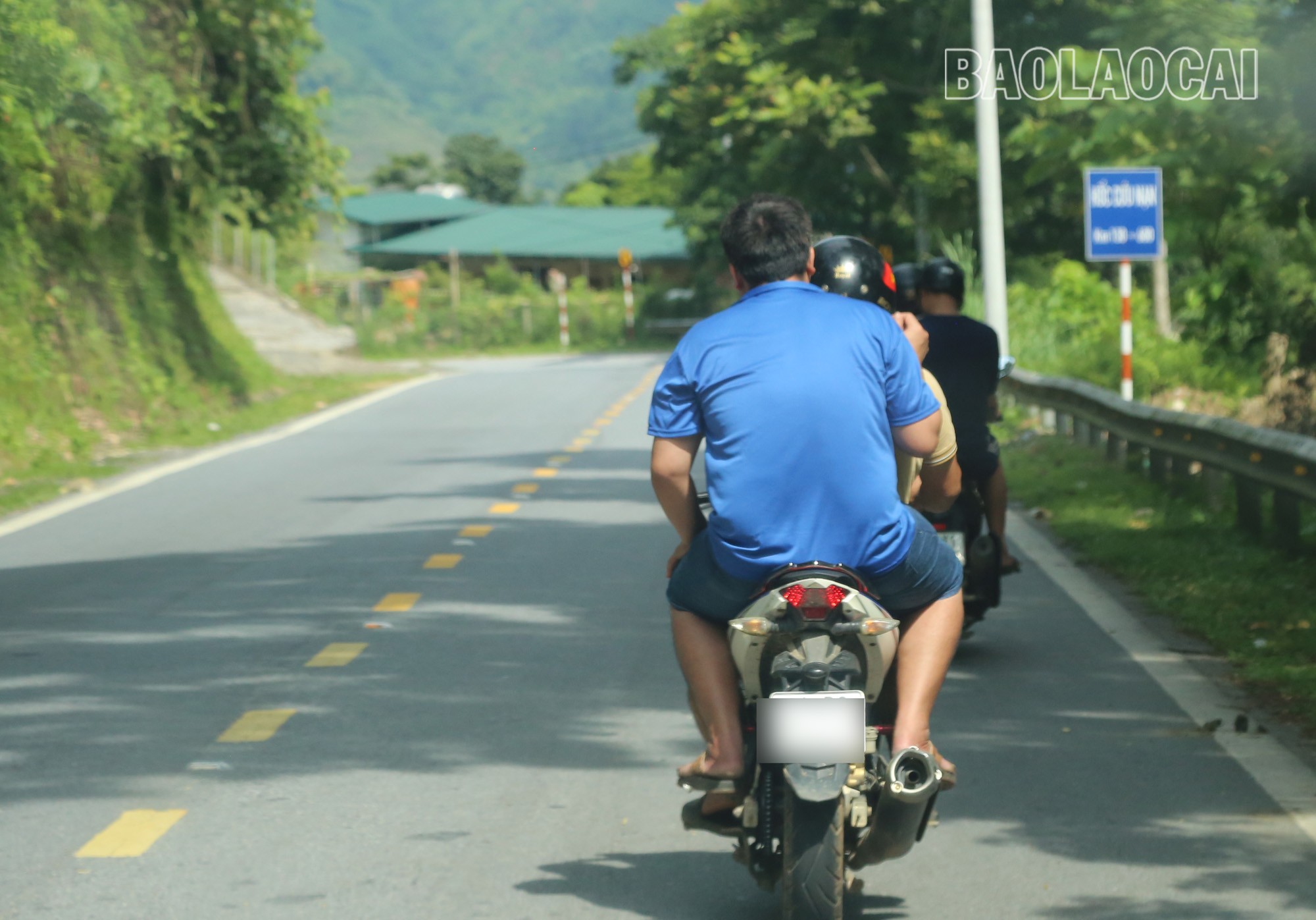 Không đội mũ bảo hiểm khi tham gia giao thông (Ảnh Báo Lào Cai)