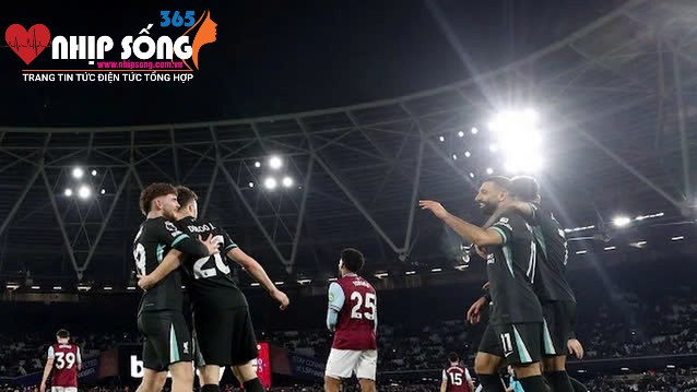 West Ham vừa thua 0-5 trên sân nhà trước Liverpool.