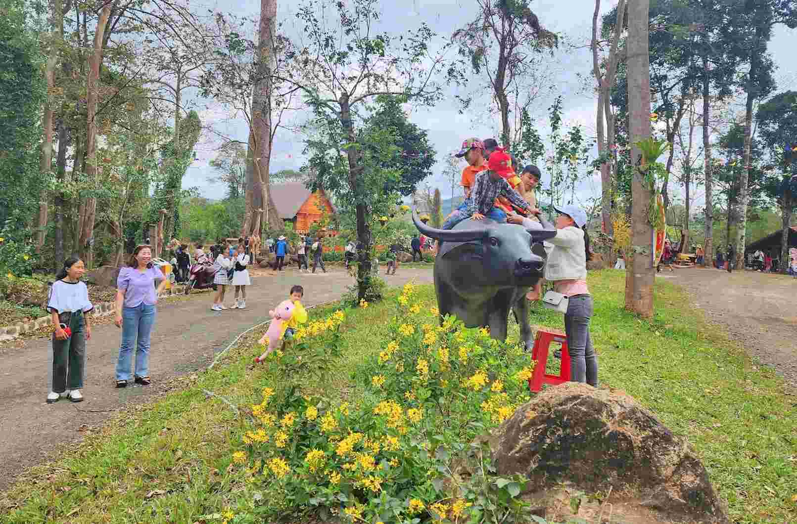 Khu du lịch sinh thái Đ'ray Sáp - Gia Long ở xã Đắk Sôr, huyện Krông Nô là một điểm đến hấp dẫn ở trên địa bàn tỉnh Đắk Nông. Ảnh: Mỹ Hằng