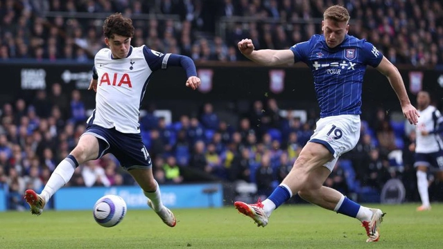 Ipswich vừa để thua thảm Tottenham