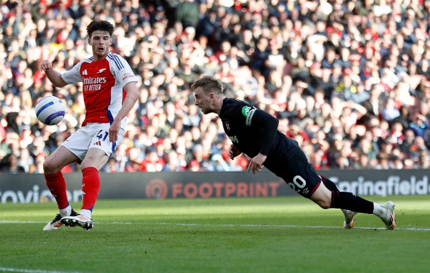 Jarrod Bowen lập công mang về chiến thắng cho West Ham trước Arsenal.