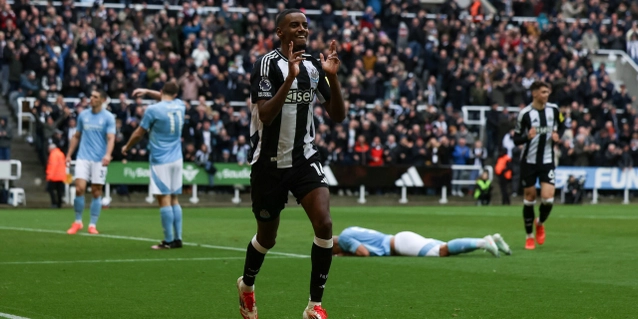 Nottingham cũng vừa thua 3-4 trên sân của Newcastle.