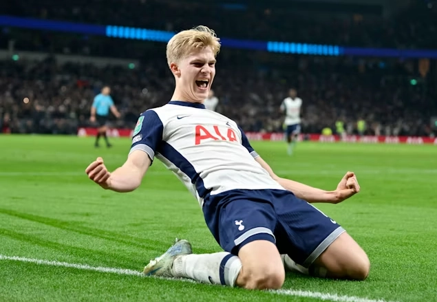 nhan dinh liverpool vs tottenham 3h00 ngay 72 khong de thang cach biet