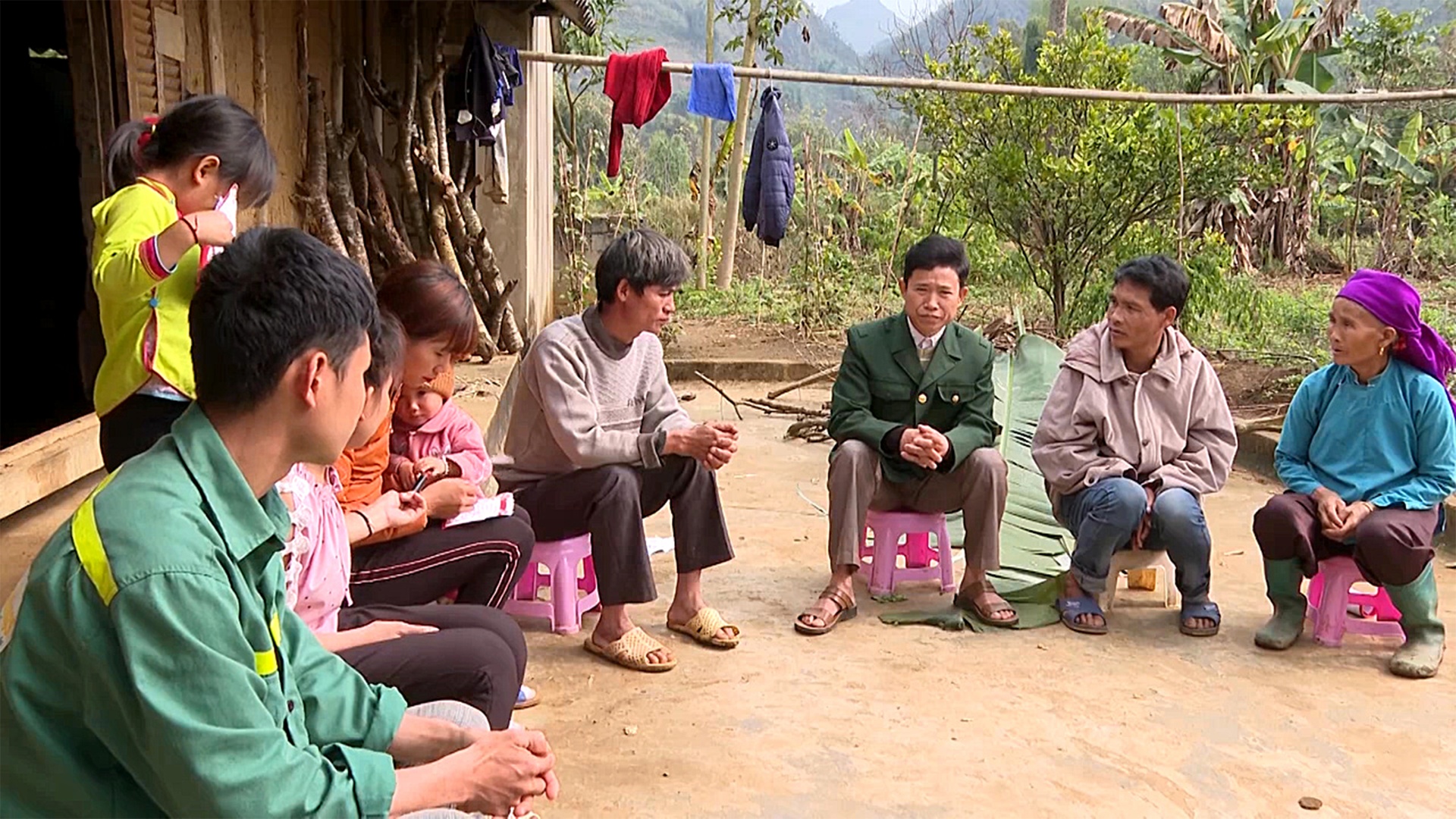 Bản Giang: Điểm sáng trong học tập và làm theo tư tưởng Hồ Chí Minh 3 Cán bộ Hội CCB xã Bản Giang, huyện Tam Đường tuyên truyền cho người dân xã Bản Giang chuyên đề về Học tập và làm theo tư tưởng, đạo đức, phong cách Hồ Chí Minh năm 2025. - Ảnh Báo Lai Châu