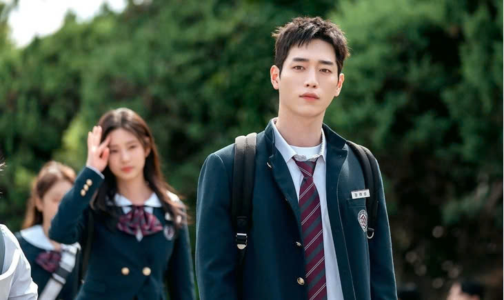 Seo Kang Joon điển trai khi "cưa sừng làm nghé" trong Điệp vụ thanh xuân 