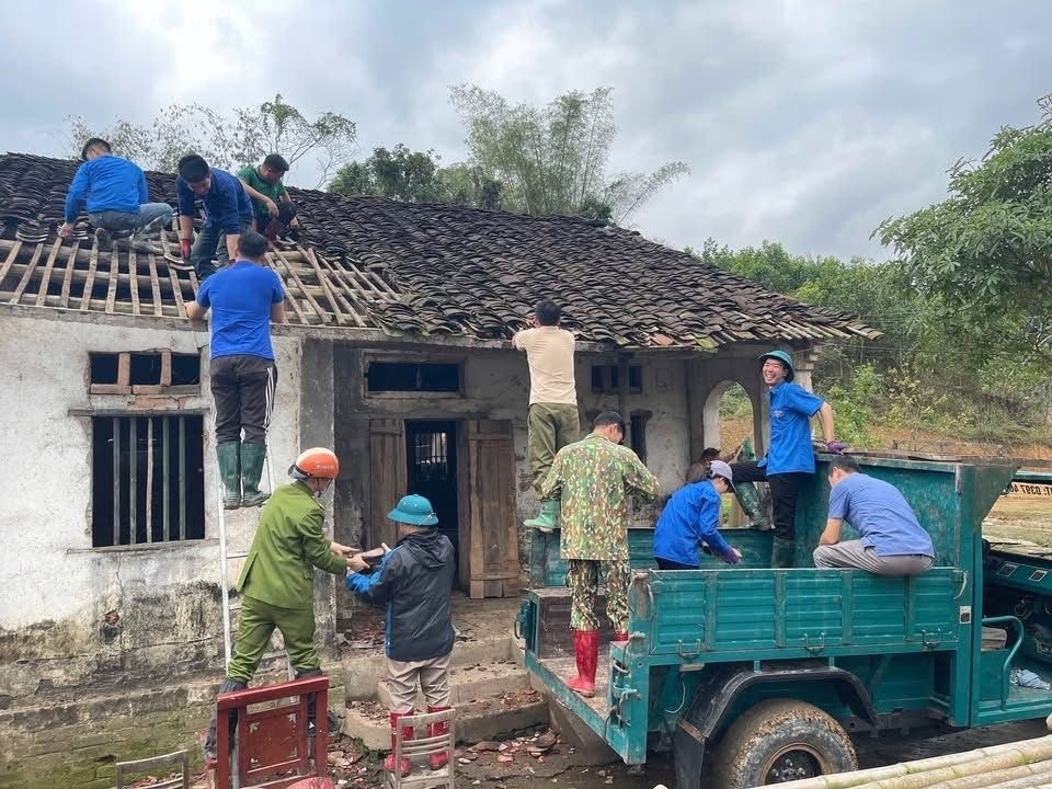 Nghĩa tình trong những mái ấm nơi vùng biên Lạng Sơn 8 Chương trình Chung tay "Xóa nhà tạm, nhà dột nát" trên địa bàn Lạng Sơn nhận được sử hưởng ứng của cả hệ thống chính trị