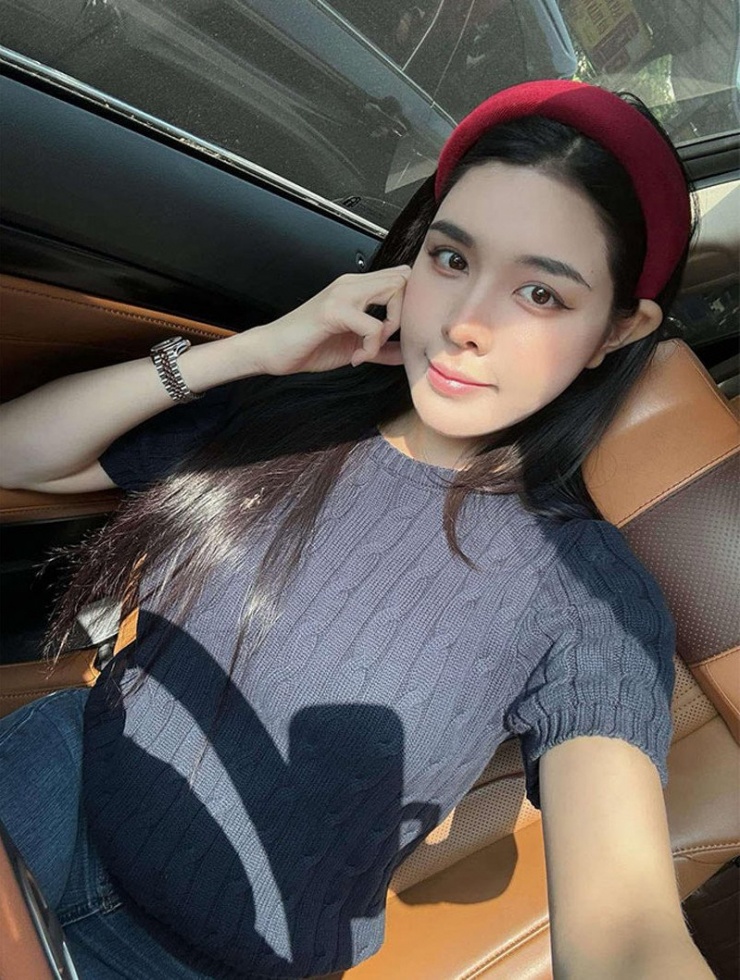 Bạn gái Vũ Văn Thanh gây sốc: Vừa đẹp như hotgirl, vừa kiếm tiền tỷ mỗi tháng! 14 Mỹ Hạnh là một trong những nàng WAGs nổi bật của làng bóng Việt Nam.