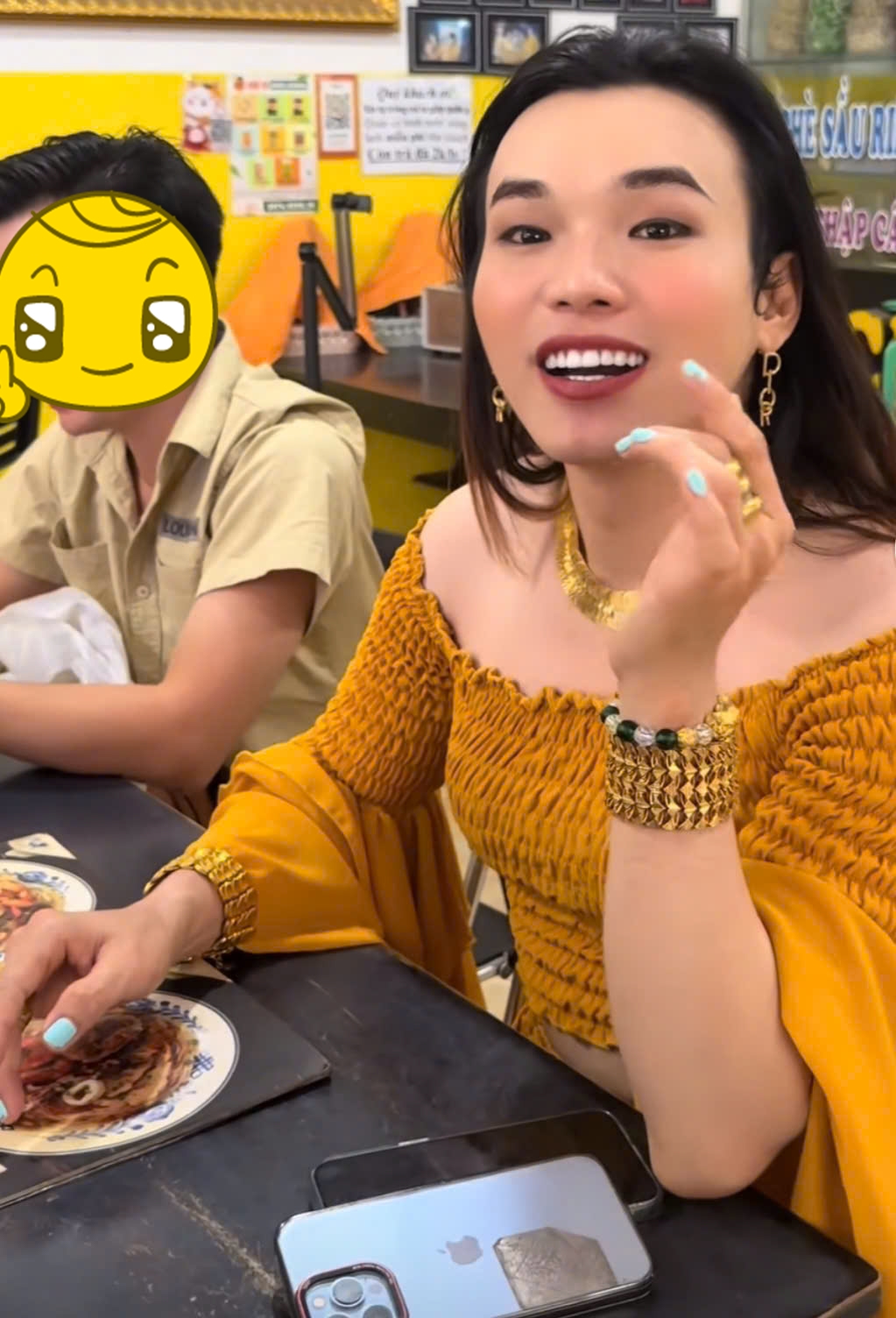 Ty Thy lộ mặt bầm tím, tố người yêu cũ cuỗm vàng rồi biến mất 7 Cặp đôi từng bị hiểu lầm đã tổ chức đám cưới. Nguồn: Ty Thy.
