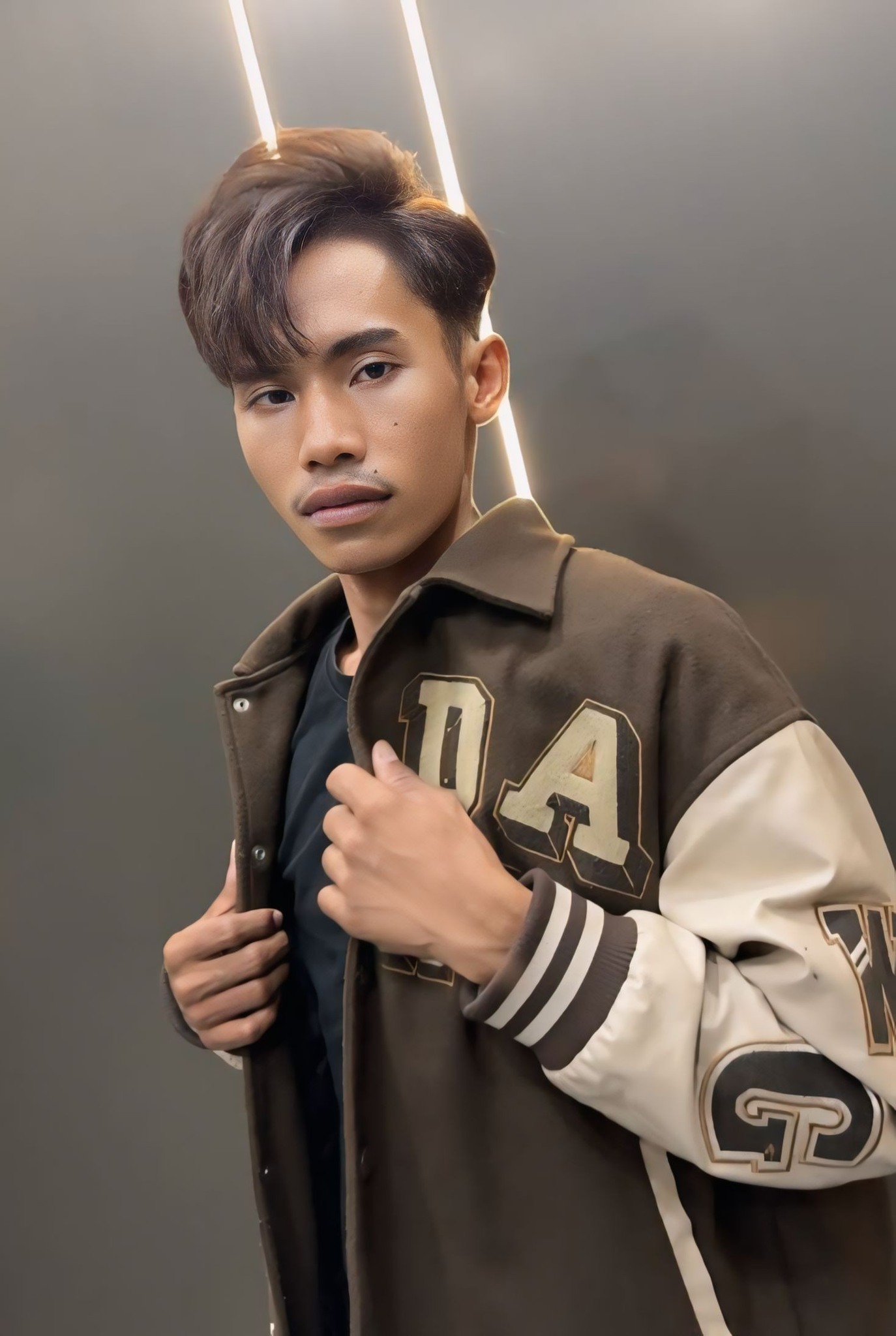 Nhiều người bày tỏ bất ngờ trước diện mạo hậu "dao kéo" của thí sinh hot nhất Nam vương Campuchia