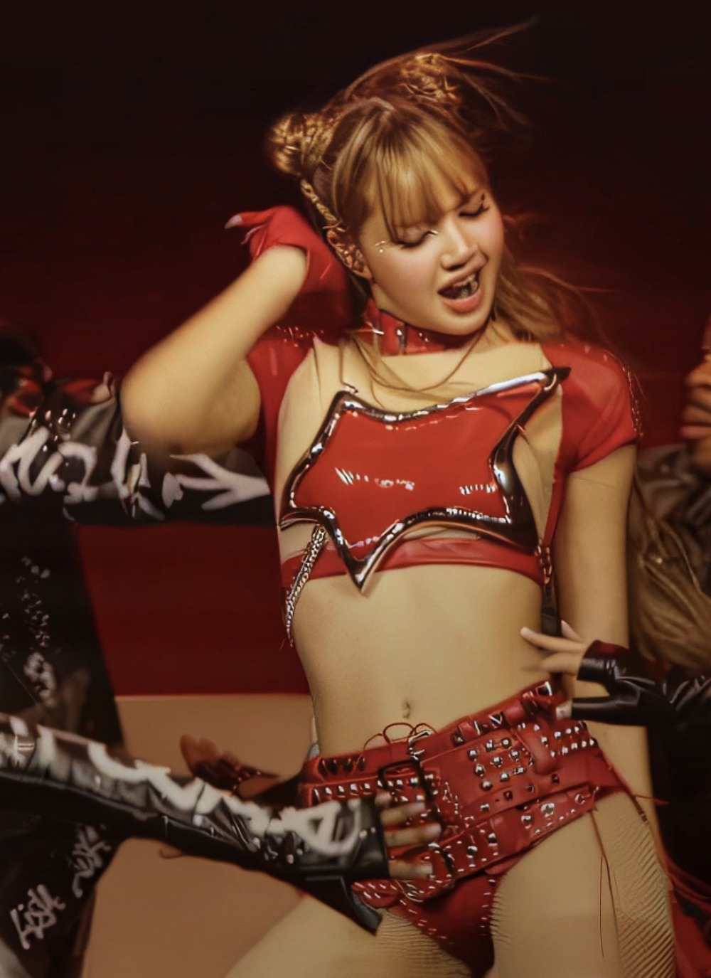 Lisa BLACKPINK gây sốc tại Coachella: Vũ đạo 19+ khiến Knet phẫn nộ, bị gọi là bản sao rẻ tiền của pop Mỹ! 10 Phong cách quá táo bạo làm Lisa bị chỉ trích là “nổi lên nhờ Kpop rồi bắt chước các ca sĩ pop Mỹ rẻ tiền”