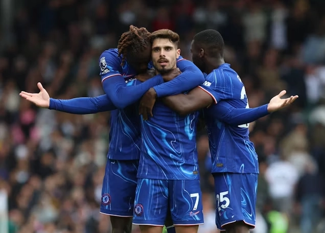 Chelsea dang xep thu 6 o Ngoai hang Anh mua nay